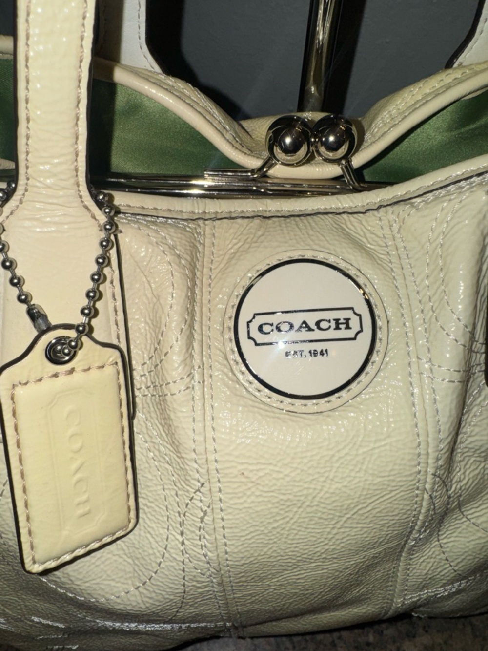 COACH Cream Leather kiss lock Tote Bag. - Picture 2 of 7